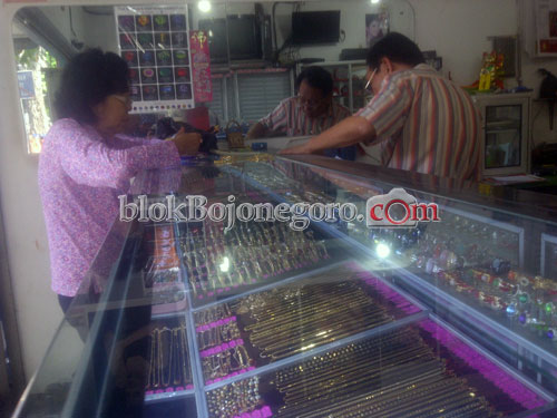 Harga Emas Antam Hari Ini Dipatok Rp595.000